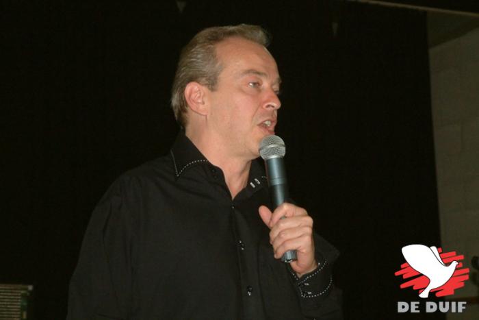 Dirk is van ouds bekend als een welbespraakte en stijlvolle presentator en oproeper. Als hij iets doet, doet hij het als de beste.