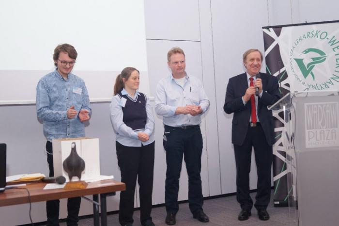  Krzysztof Adamczyk (secretaris / penningmeester); Elisabeth Peus, (ondervoorzitter voor relaties met het FCI, Veterinair en Wetenschappelijk Comité); Pascal Lanneau (ondervoorzitter); Piotr Szeleszczuk (Voorzitter).