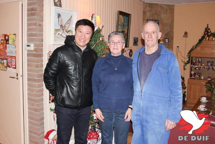 Een van de eerste successen in China behaalde Kaier met duiven van Jan Ouwerkerk. Fantastisch mooie duiven bovendien! Een van de eerste successen in China behaalde Kaier met duiven van Jan Ouwerkerk. Fantastisch mooie duiven bovendien!