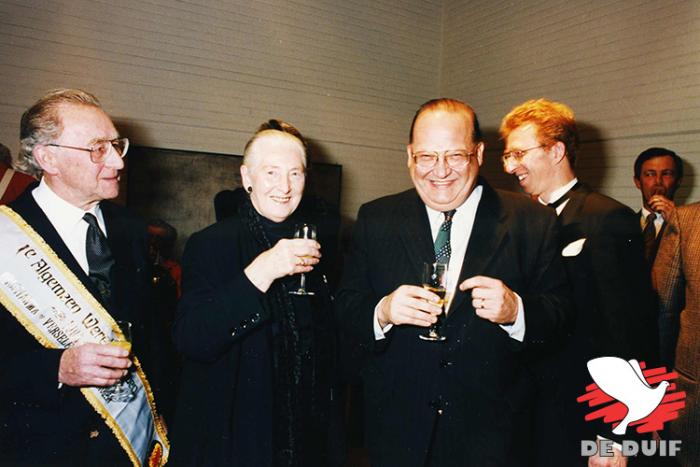 De familie Koopman met ex-premier Jean-Luc Dehaene na de winst van het Wereldkampioenschap Versele-Laga in 1994.