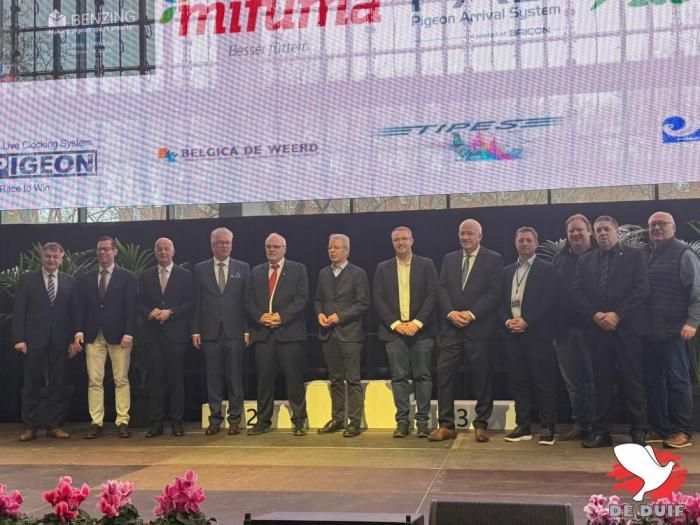 Alle aanwezige sponsors (platinum, goud, zilver) met het Duitse bestuur.