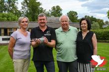 Marc Bosmans en Dirk Leekens met hun dames en de Bourgeswinnares.