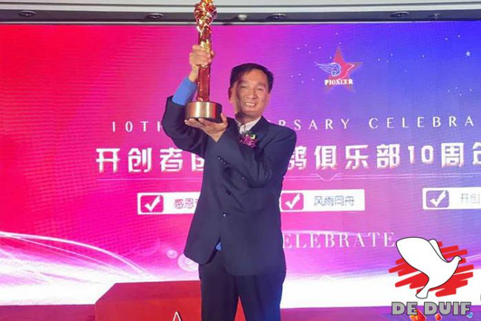 Mr James Huang wint de Asduif in de Chinese Pioneer Club.