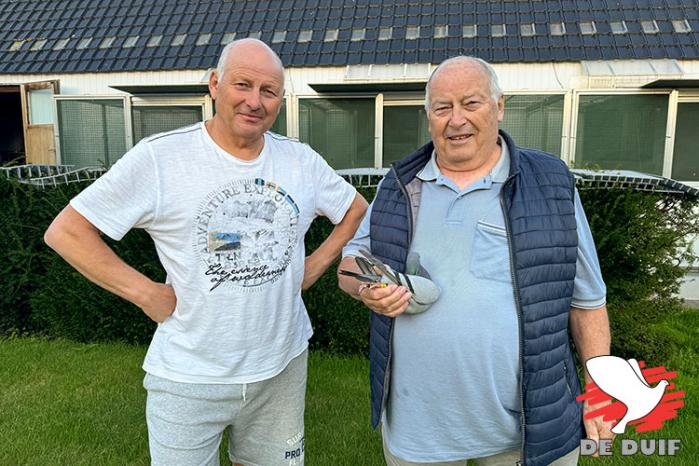 Een unicum: de broers Freddy en Jacques Vandenheede halen een dubbele nationale overwinning bij de jonge duiven op Chateauroux!