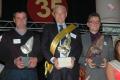 De hoofdlaureaten van de 35e Gouden Vleugel. V.l.n.r. Paul en Sven Saeytijdt (Zilveren Vleugel) ... Ferdy &amp; Dominique De Scheemaeker (Gouden Vleugel) ... Gaby &amp; Johan Demeulemeester (Bronzen Vleugel).