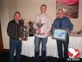 George, Willie en Paul Macaloney, trotse winnaars van de eerste editie van de Gouden Duif Verenigd Koninkrijk &amp; Ierland.